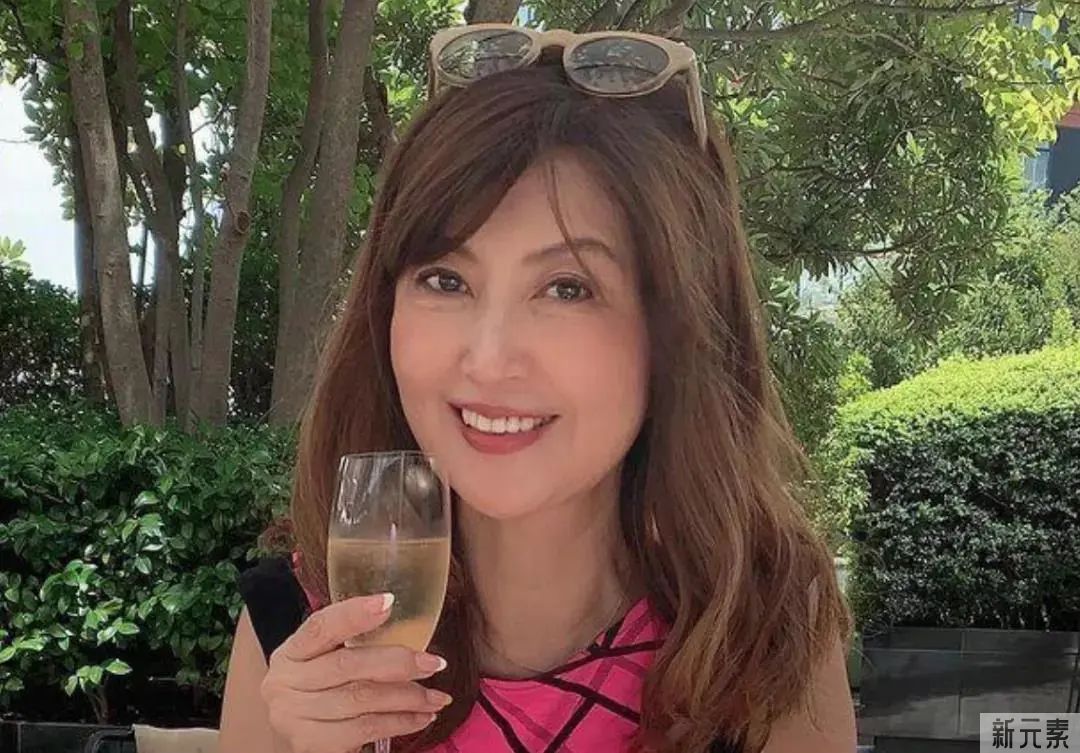 面部按摩能不能抗衰?她按摩保鲜颜值40年?上节目直接翻车... 图片-3