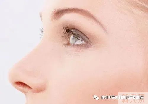 为什么有的人假体隆鼻后会出现鼻背透光的现象?这正常吗? 图片-2