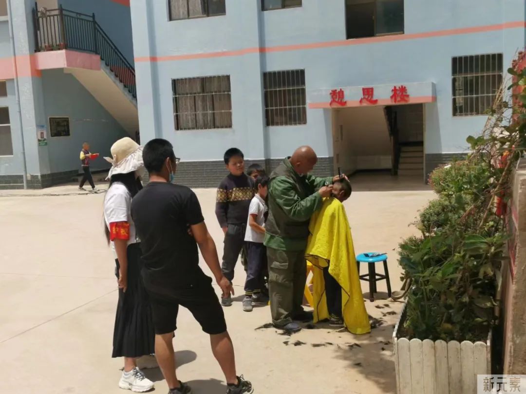公益志愿，温心送暖:云南省整形美容协会眼整形美容分会党建助学公益活动 图片-4