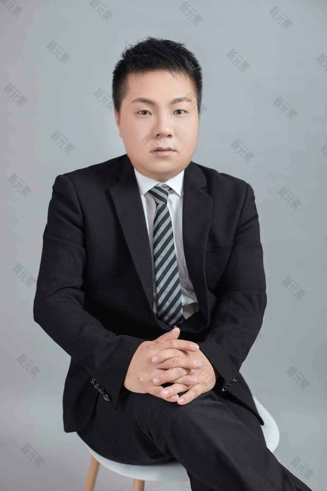 裴少革 头像